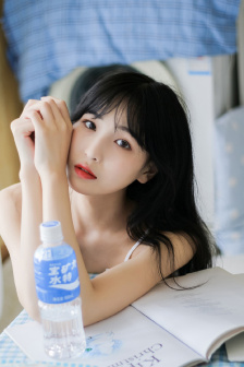 李菲儿裙子滑落